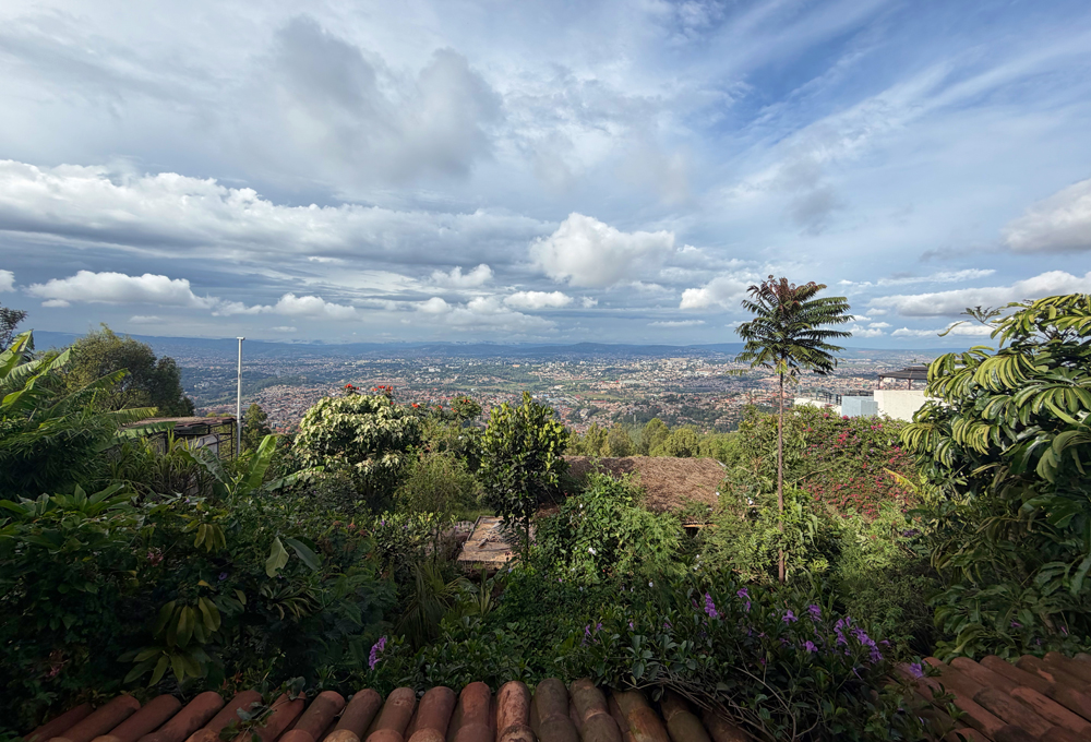 Kigali zu meinen Füßen: Der Ausblick von der Eagle View Lodge.